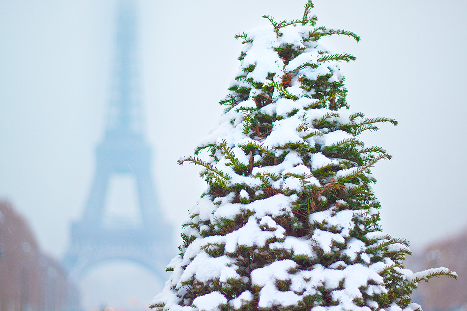 eiffel-tower-and-snow